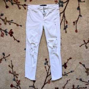 all white skinny jeans (: